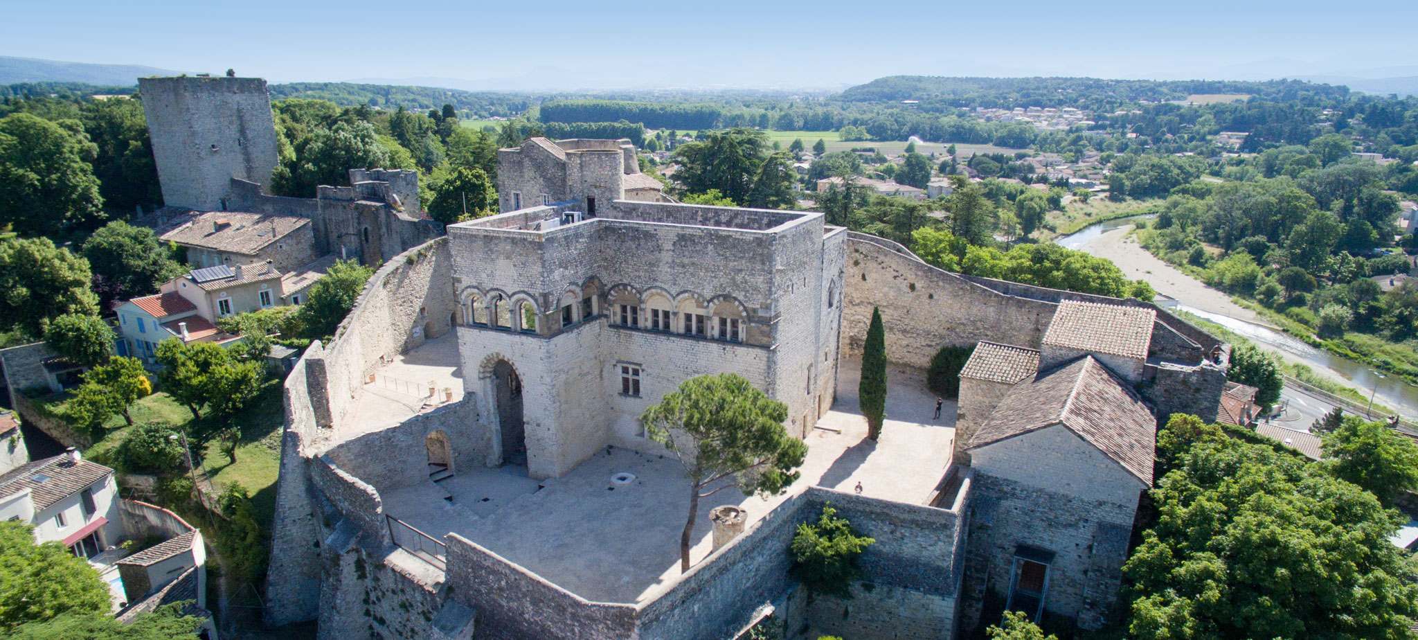 Les Chateaux De La Drome Fortifications Et Palais Pdf Free Download E